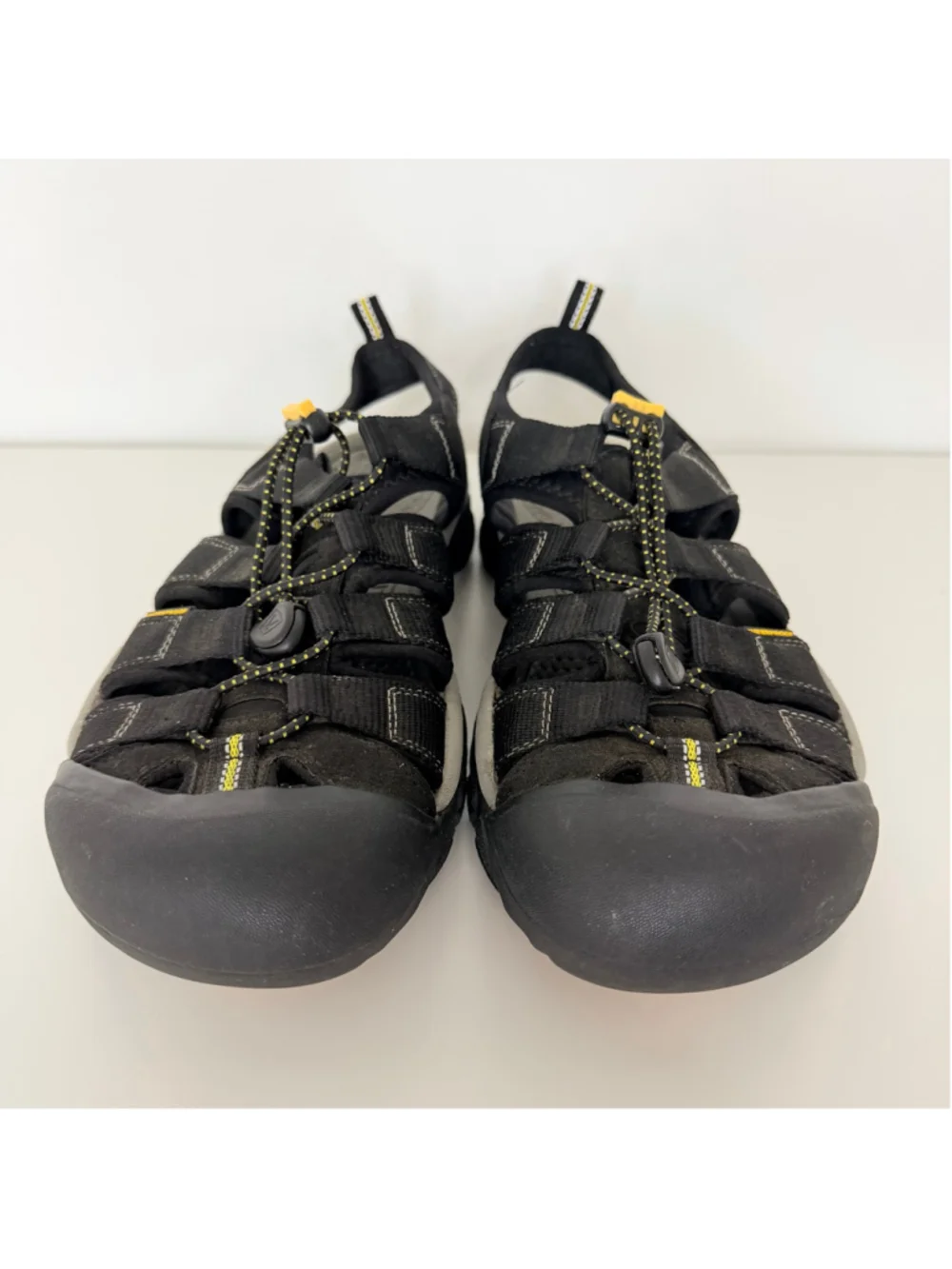 KEEN Newport H2 Closed Toe Water Sandals Men's Size 10 Black Fisherman Outdoor